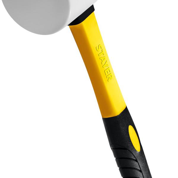 Киянка белая резиновая  с фиберглассовой ручкой 680г 20533-680